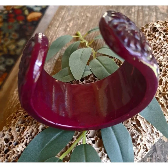 Bakelite Carved Dark Cherry Leaf Open Wide Cuff Bracelet - Picture 5 of 12